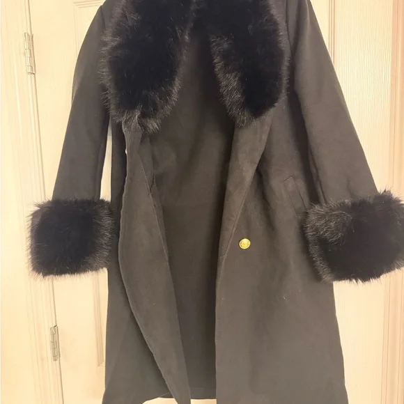 Elegant Black Fur-Trimmed Women's Coat - Picture 5 of 5